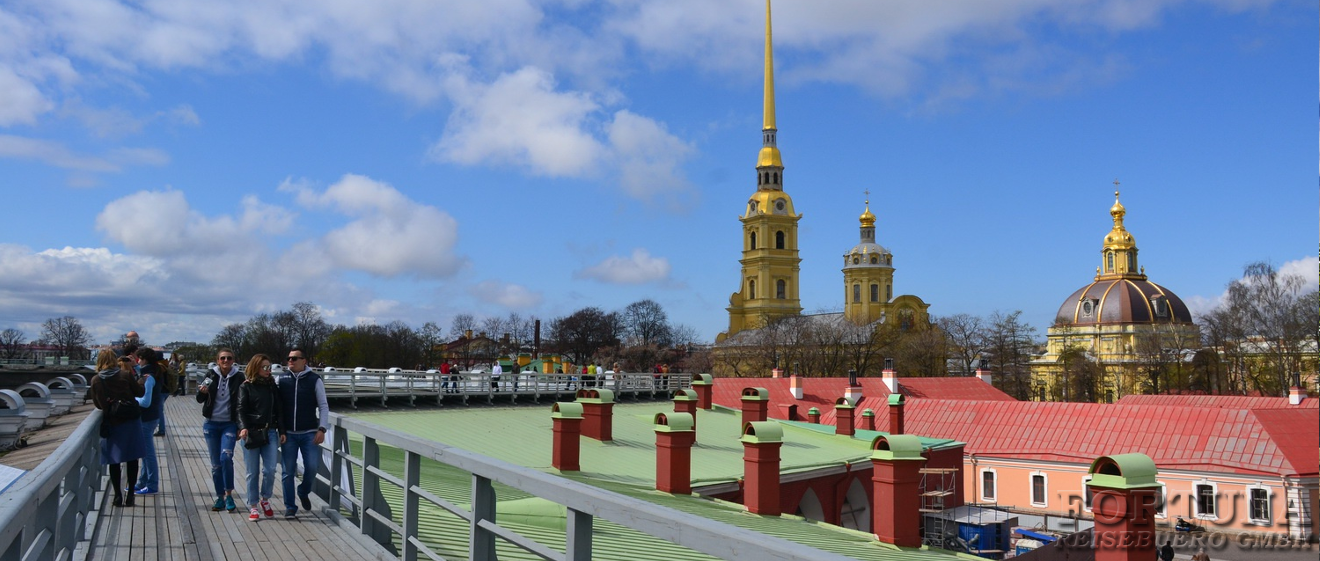 Петропавловская крепость и собор в Санкт-Петербурге